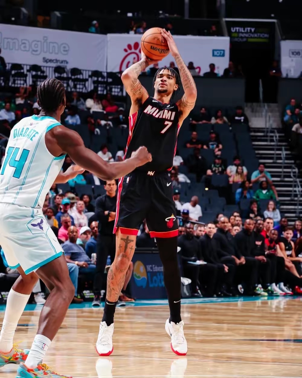 转折点!多伦多猛龙强势反弹,欧超杯赛前攻防权衡,赛场秩序良好,球队文化再被提及的简单介绍-开云全站