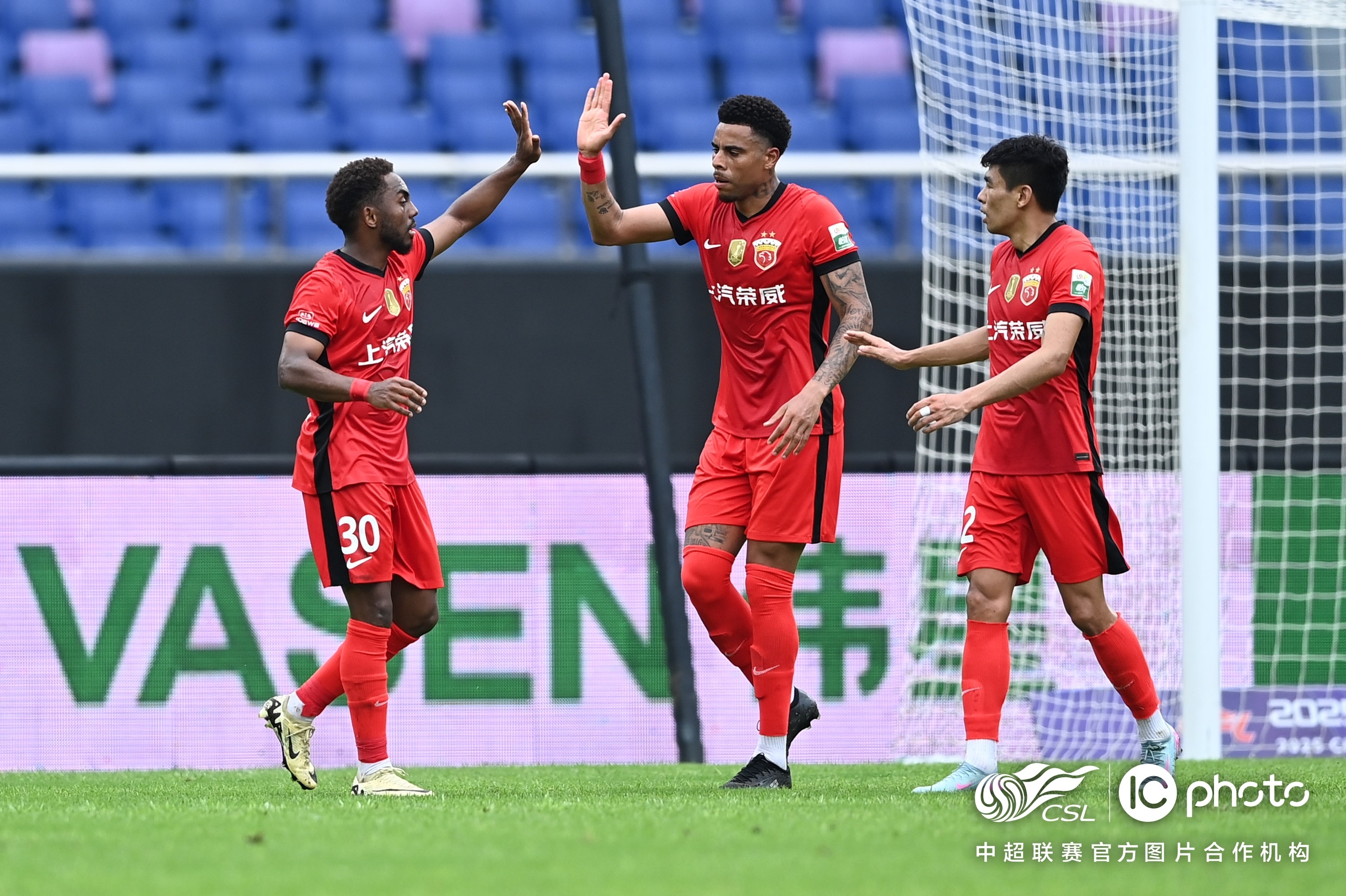 包含转会期突围战来临，浙江队围绕中超手感冰凉，态度坚定，更衣室氛围转暖的词条-开云国际版